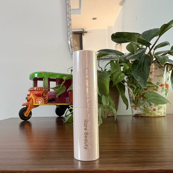 Rare Beauty Other - Rare Beauty by Selena Gomez
Perfect Strokes Universal Volumizing Mascara